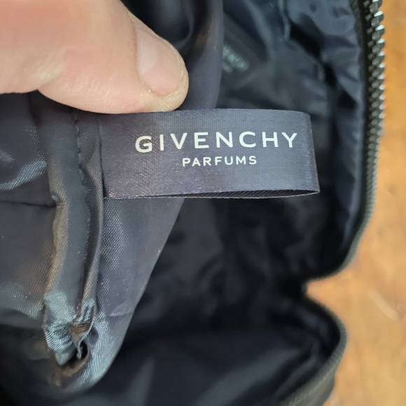 NICE “GIVENCHY PARFUMS” TOILETRIES BAG WITH DUAL POCKETS AND ZIPS CLEAN & MINT! - Picture 13 of 15